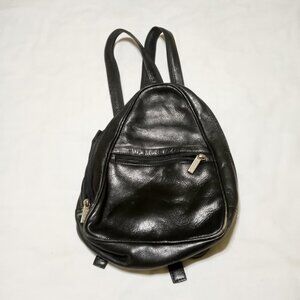 G.H Bass & Co. Black Leather Backpack Zippered Strap Pockets Inside & Out